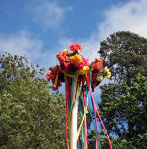 Maypole Crown